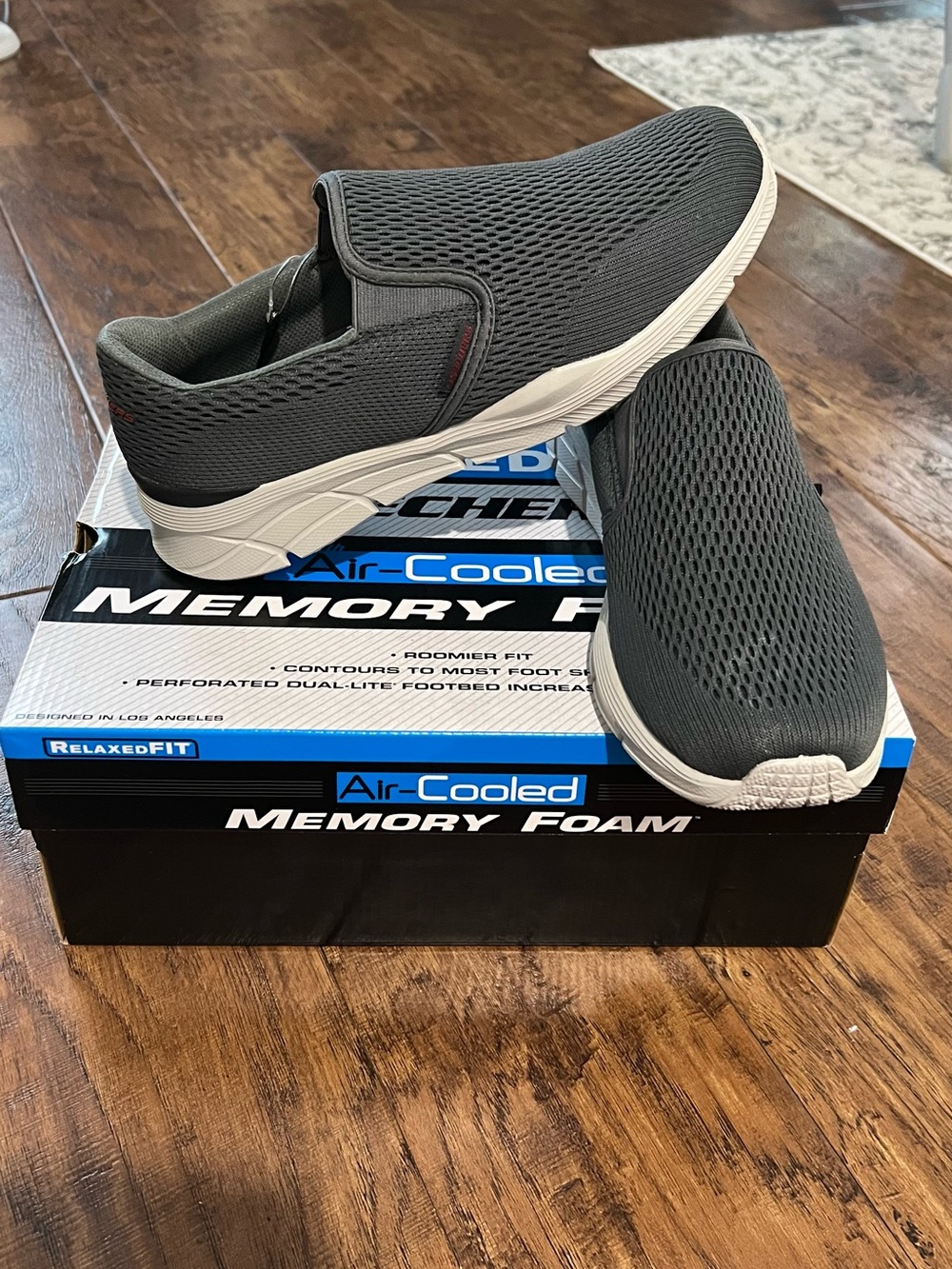 Brand New Skechers Men's Air-Cooled Memory Foam Slip On Shoes - Size 9